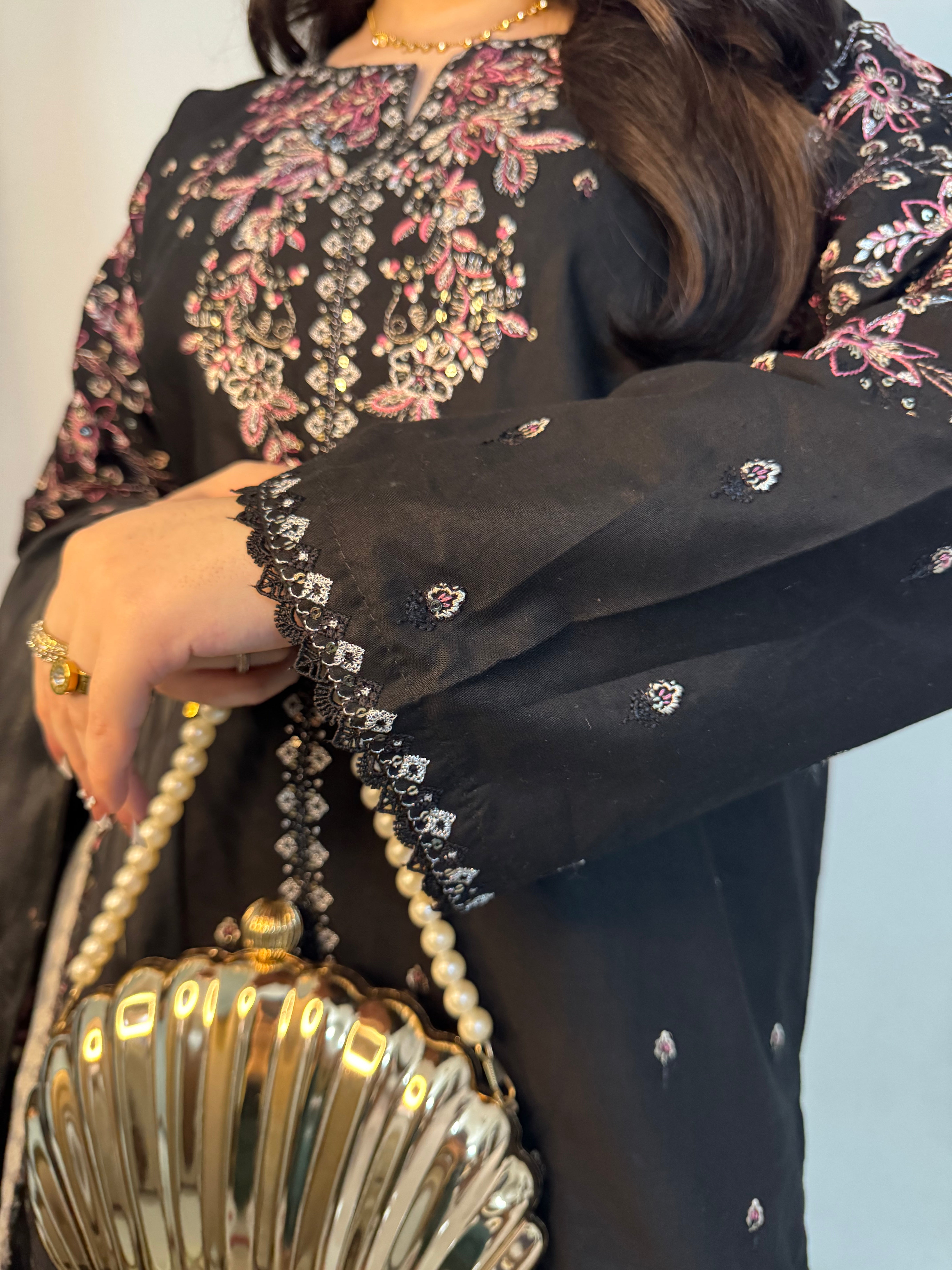 ZARNISH BLACK EMB